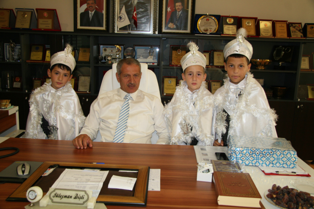 Sünnet Çocuklarının Kıyafetleri Dağıtıldı